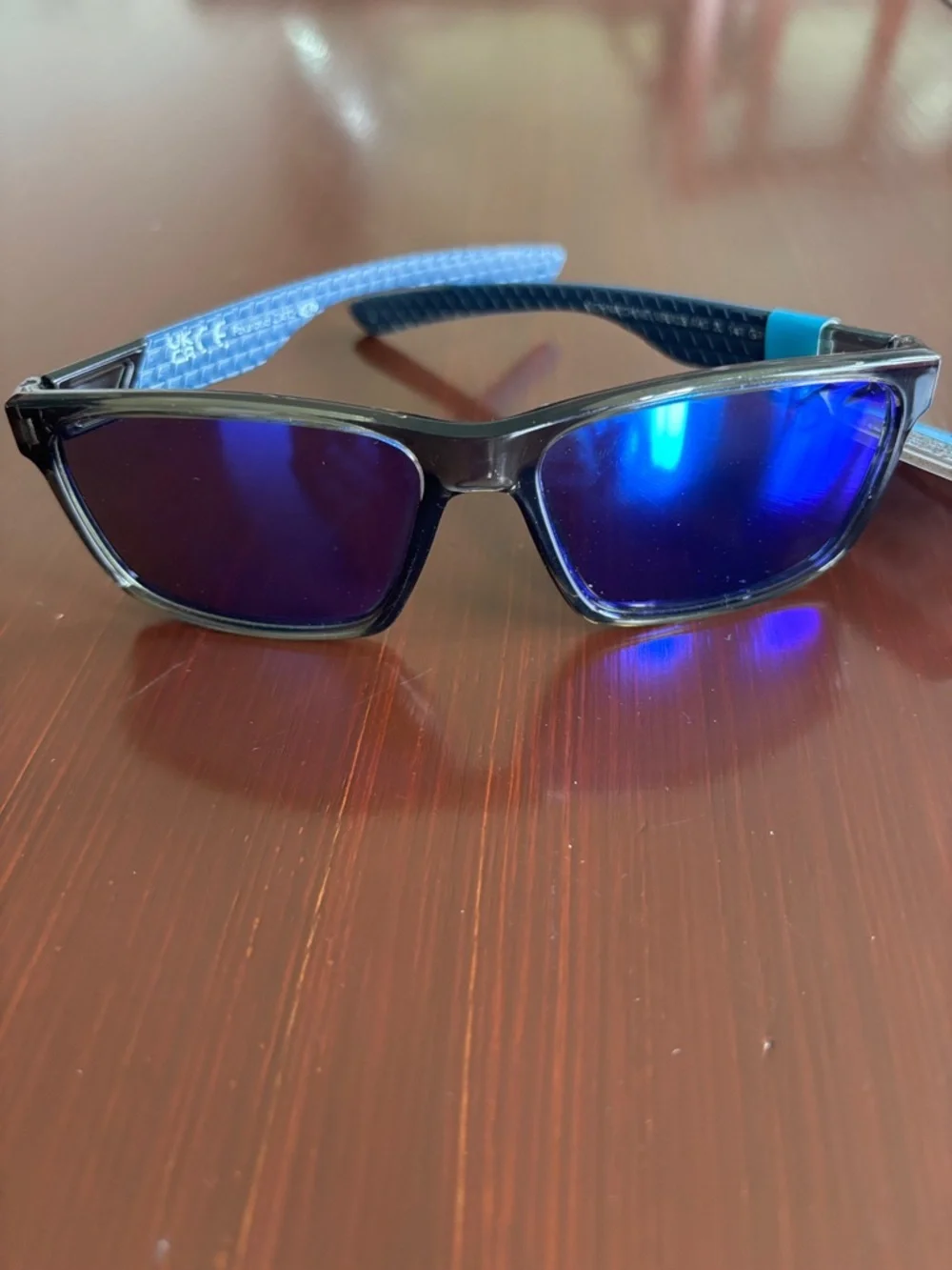 Foster Grant Polarized 100% UVA-UVB,black frame,mirror lens,rubberized temple